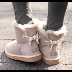 EUC UGG Selene boot size 8